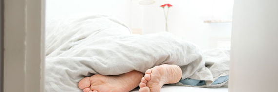 Symptomer på husstøvmideallergi viser sig normalt, når du ligger i sengen,